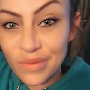 Meet your Posher, Hollie